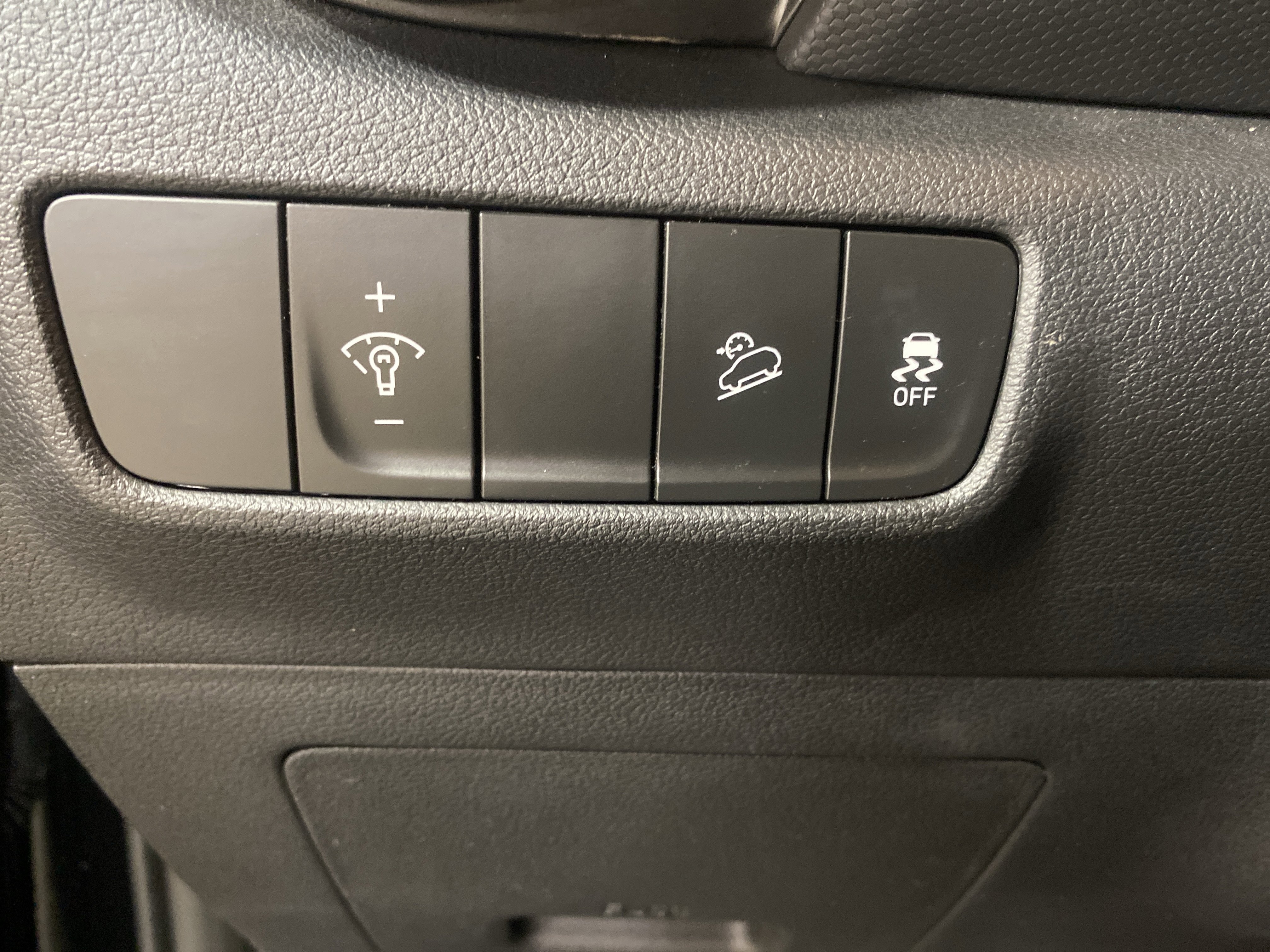 Used 2023 Hyundai Kona SEL w/ Winter Weather Package AWD/4WD image 3