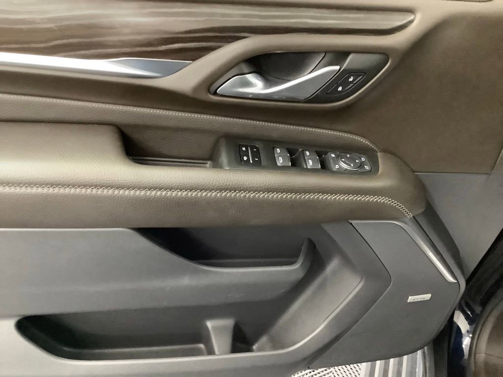 Used 2022 GMC Yukon XL Denali w/ Denali Premium Package AWD/4WD image 9