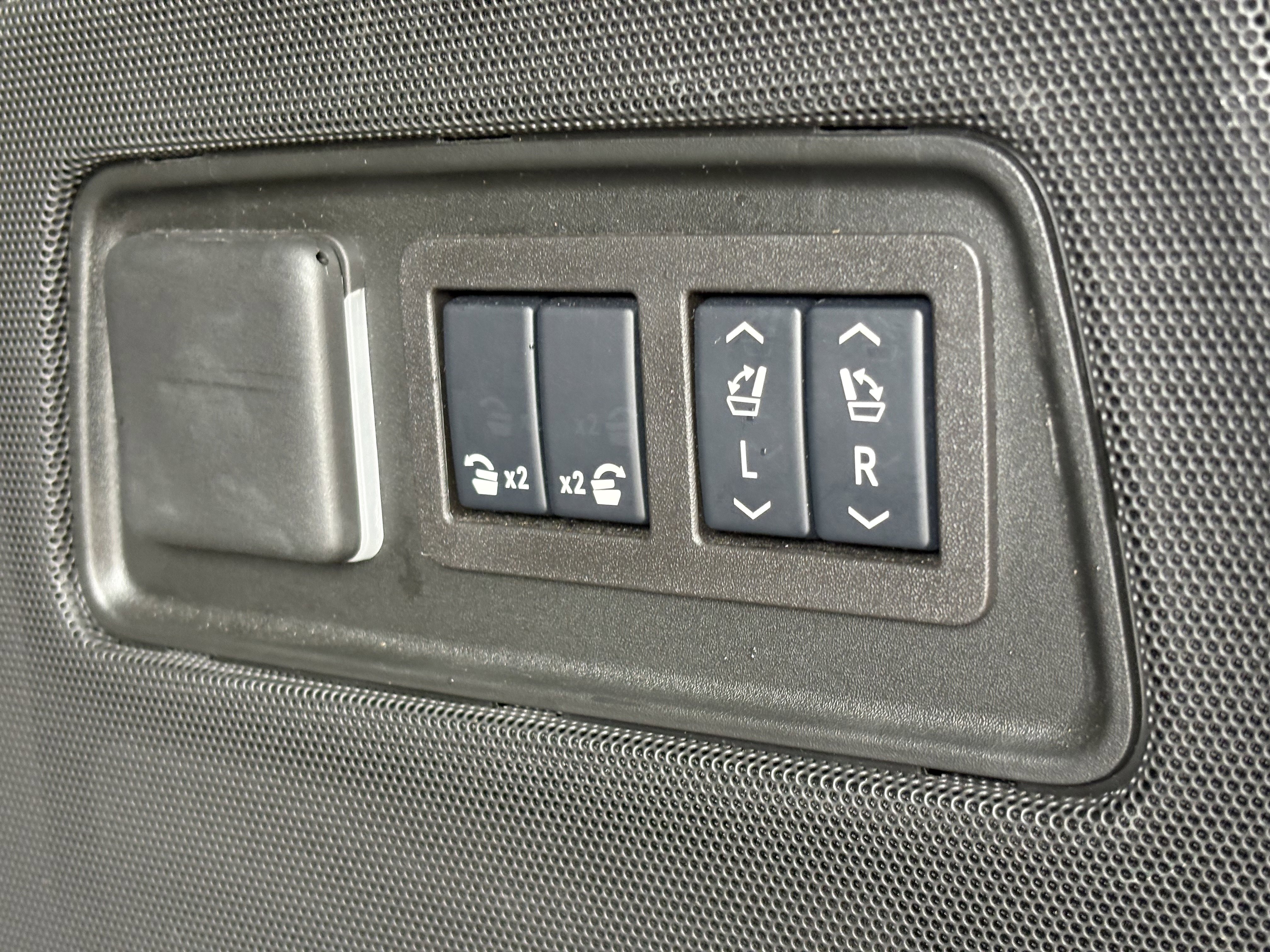 Used 2025 Cadillac Escalade Premium Luxury image 10