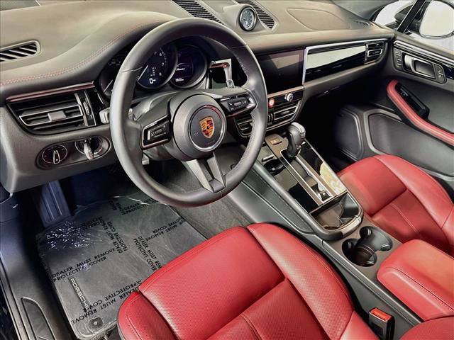 Certified 2026 Porsche Macan AWD/4WD image 4