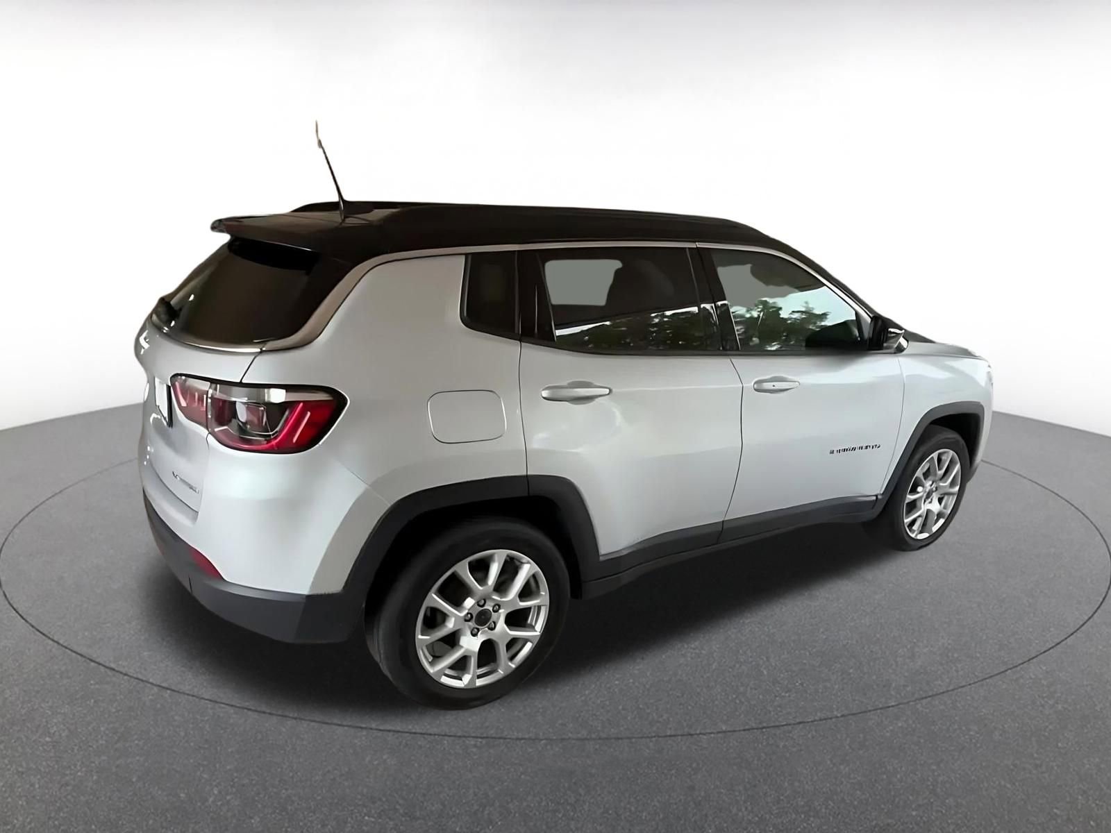 Used 2025 Jeep Compass Limited AWD/4WD image 15