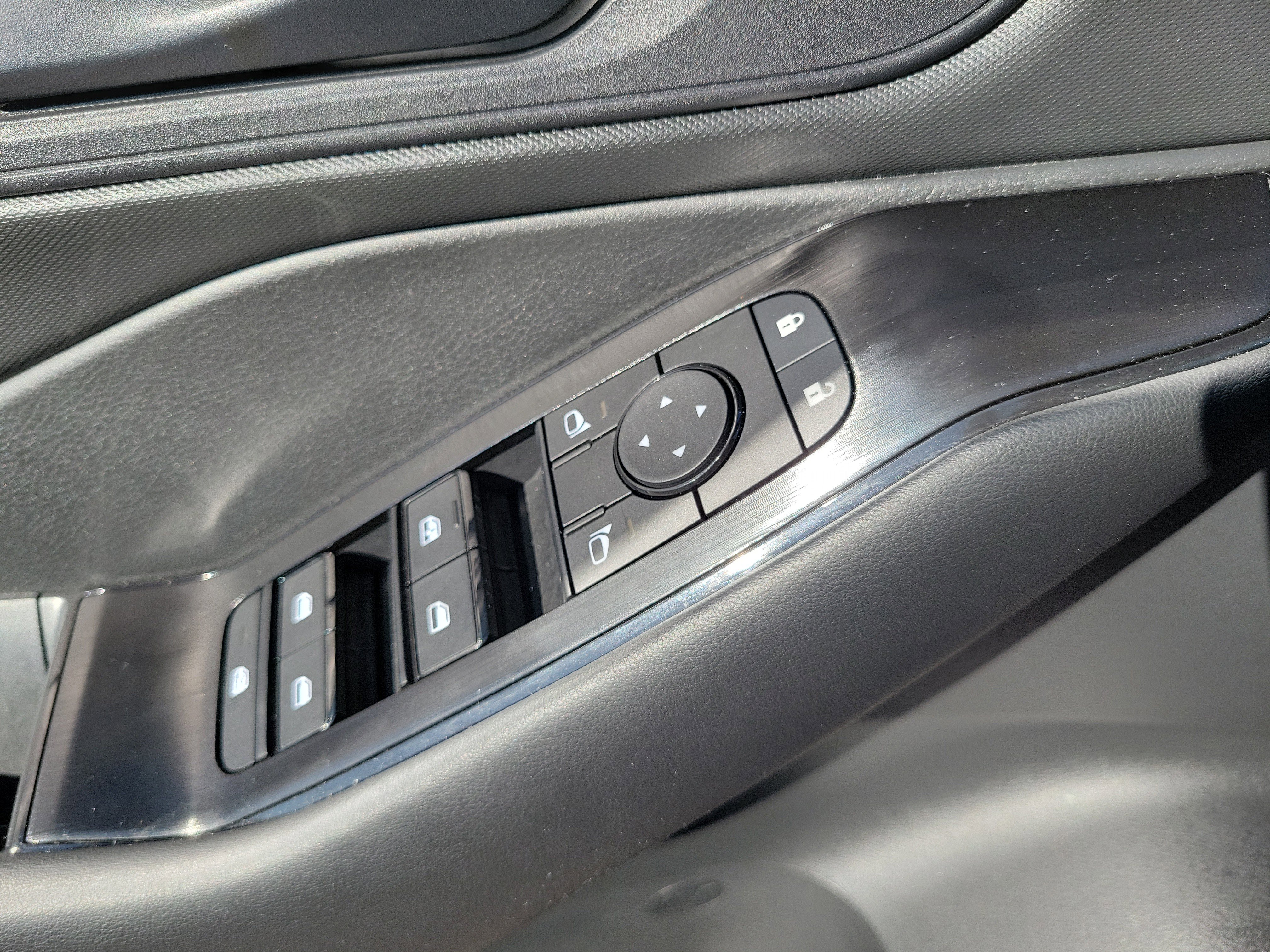 Certified 2025 Nissan Rogue S image 18