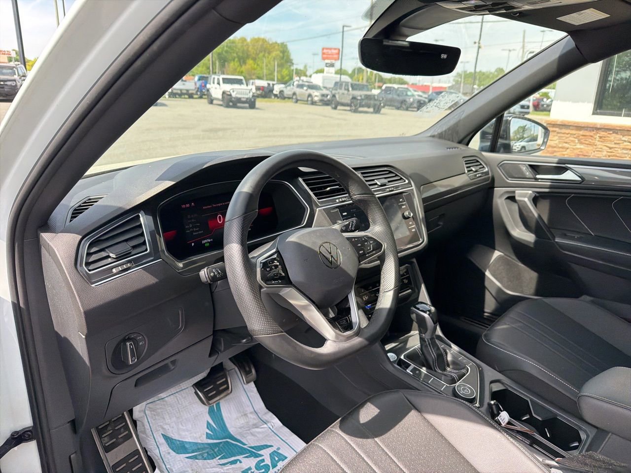 Used 2023 Volkswagen Tiguan SE R-Line image 4