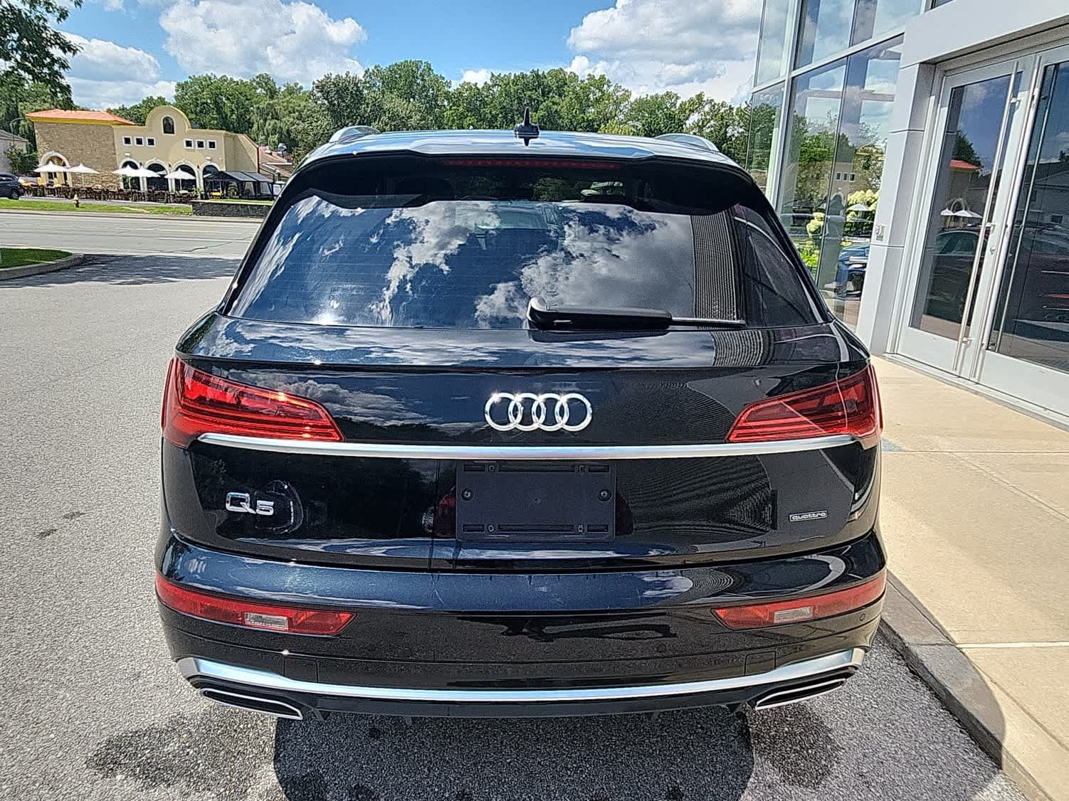 Used 2022 Audi Q5 e Premium Plus w/ Premium Plus Package AWD/4WD image 17