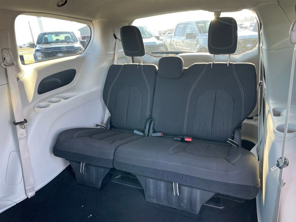 Used 2024 Chrysler Voyager LX image 9