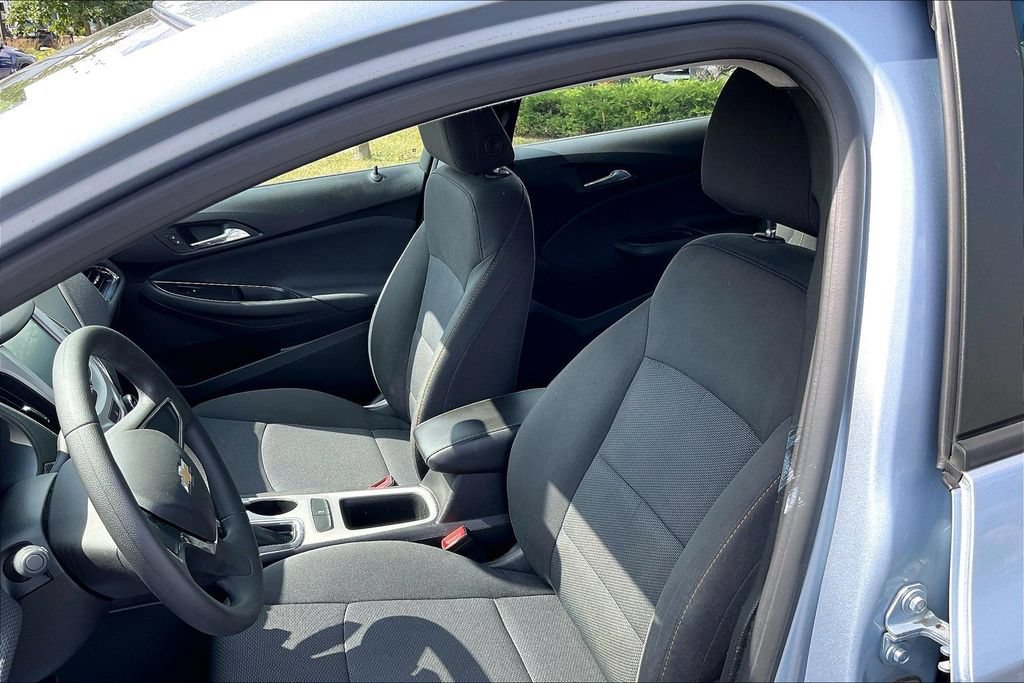 Used 2017 Chevrolet Cruze LS FWD image 28