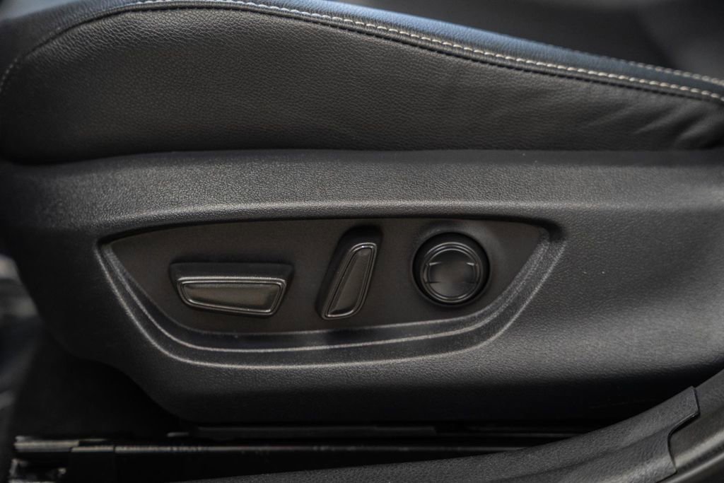 Used 2025 Toyota Camry SE image 34