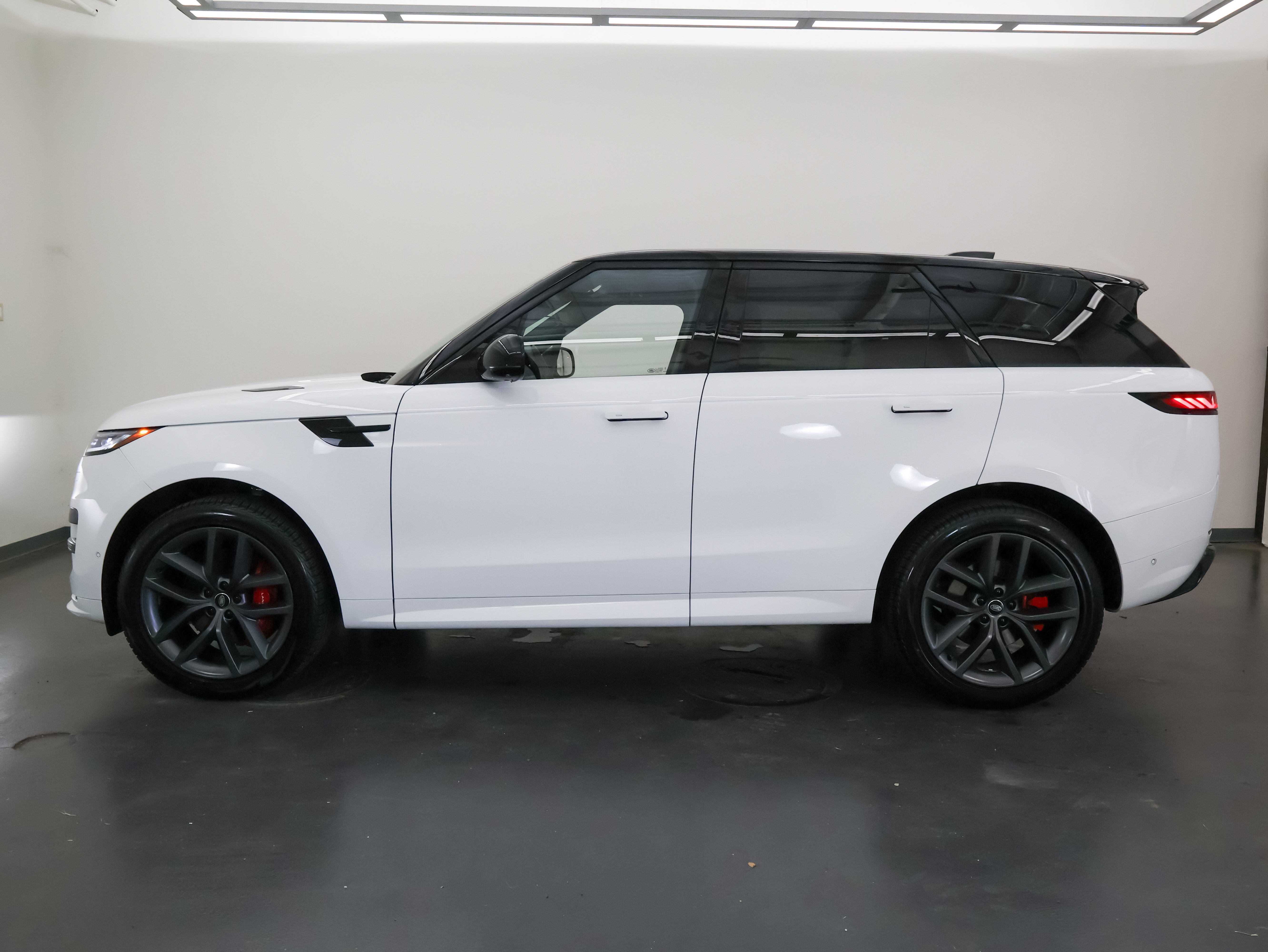 Used 2024 Land Rover Range Rover Sport Dynamic SE AWD/4WD image 6
