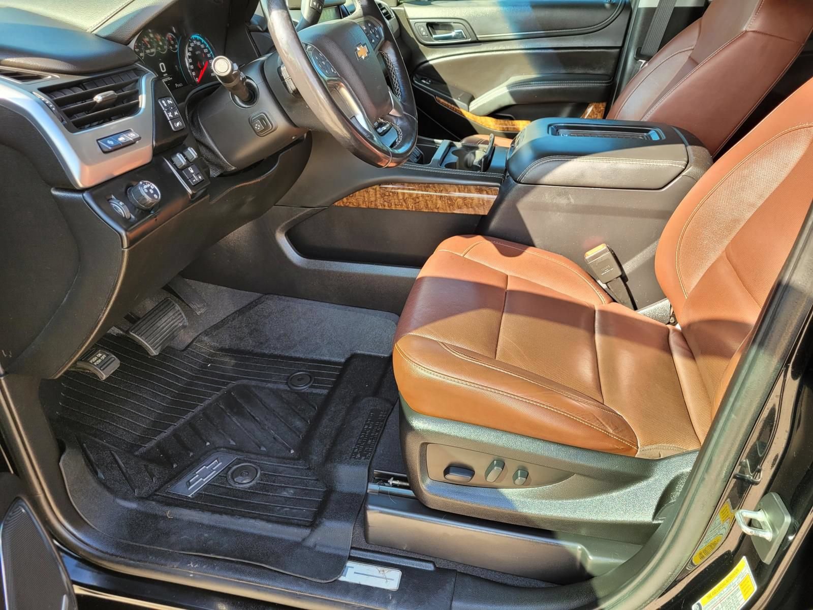 Used 2019 Chevrolet Suburban Premier w/ Premier Plus Edition RWD image 26