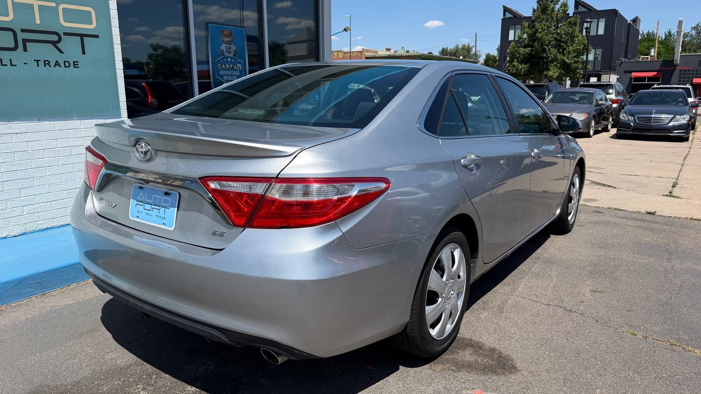 Used 2016 Toyota Camry SE FWD image 2
