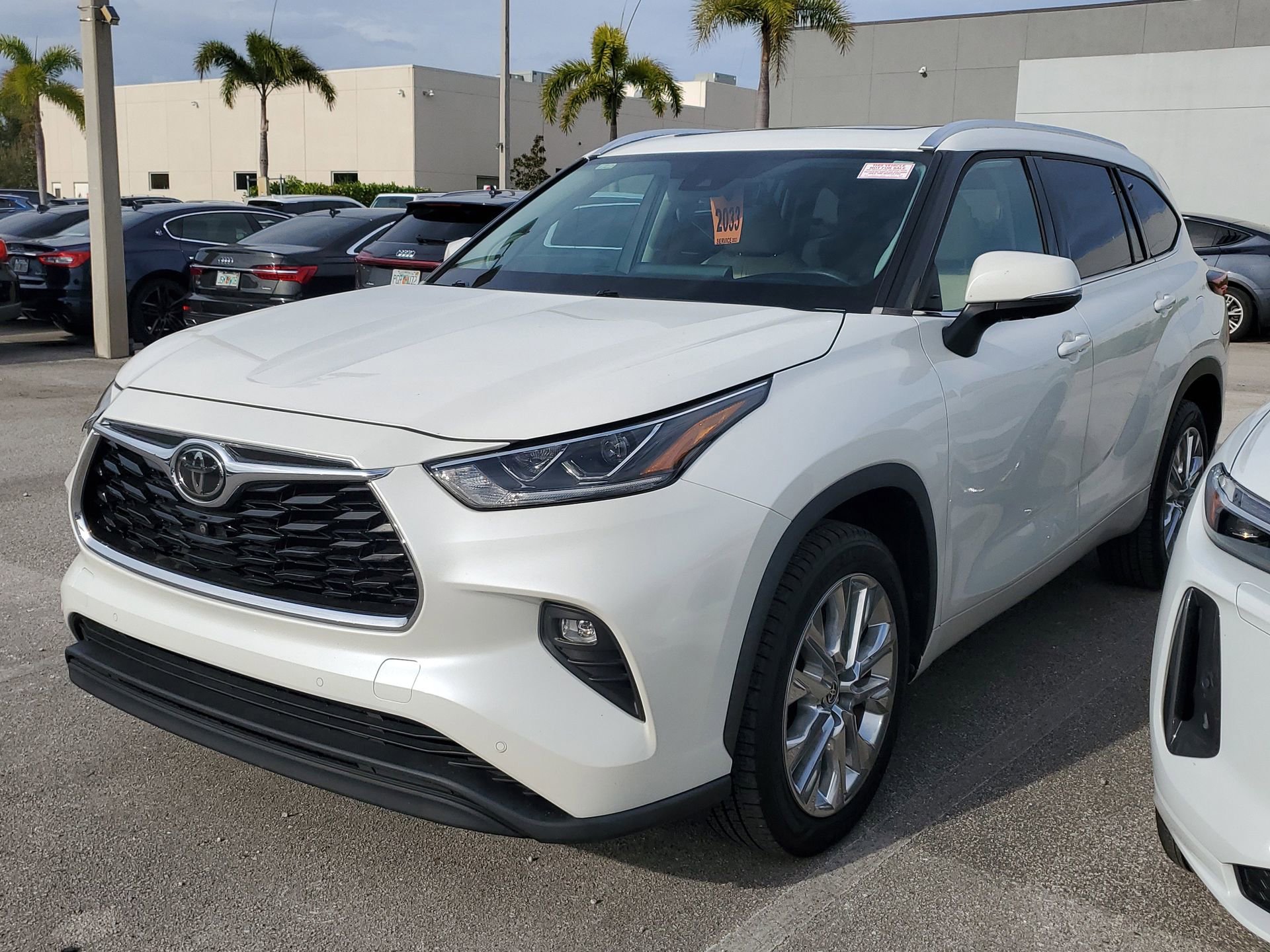 Used 2020 Toyota Highlander Limited image 3