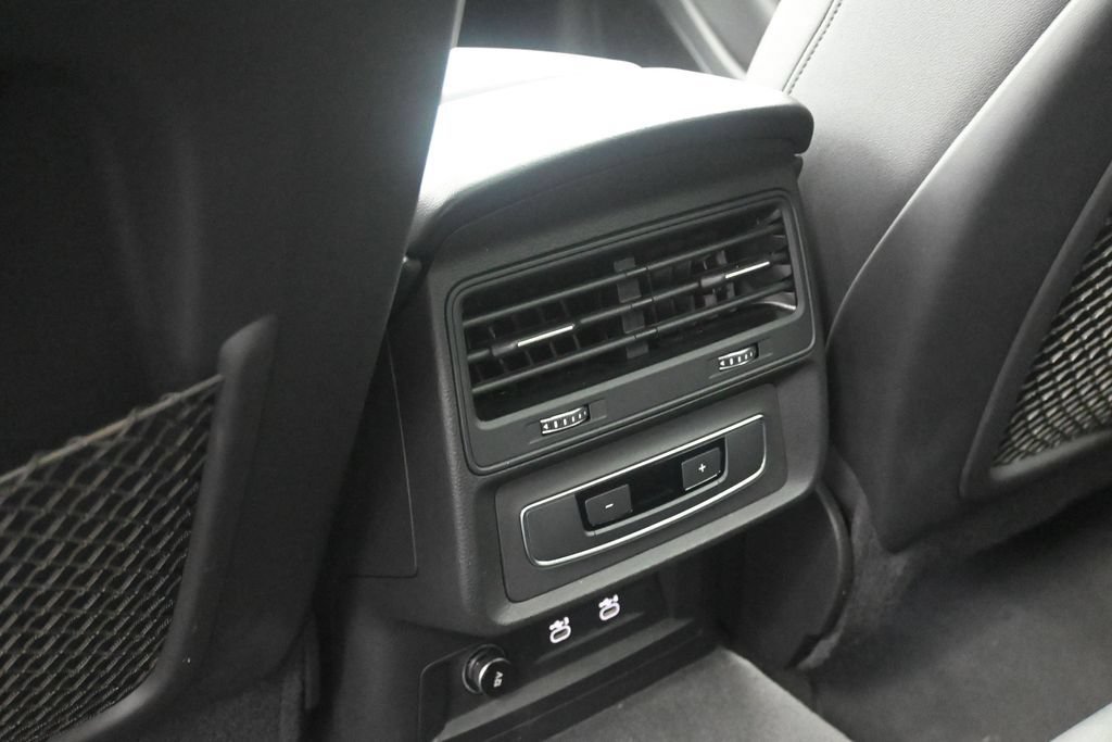 Used 2021 Audi Q7 3.0T Premium Plus w/ Premium Plus Package AWD/4WD image 16