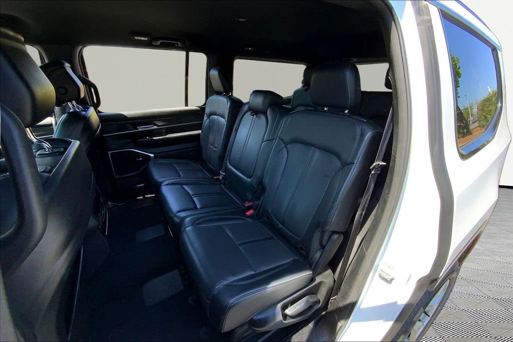 Used 2022 Jeep Wagoneer Series II AWD/4WD image 16