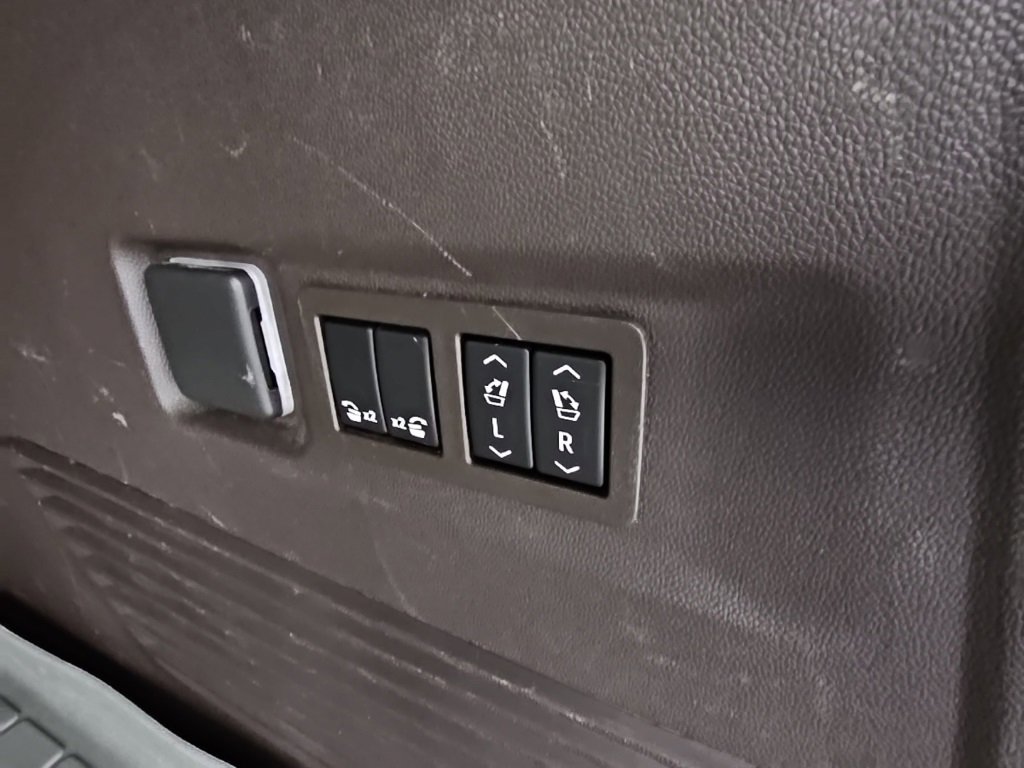 Certified 2022 GMC Yukon XL SLT w/ SLT Luxury Package image 37