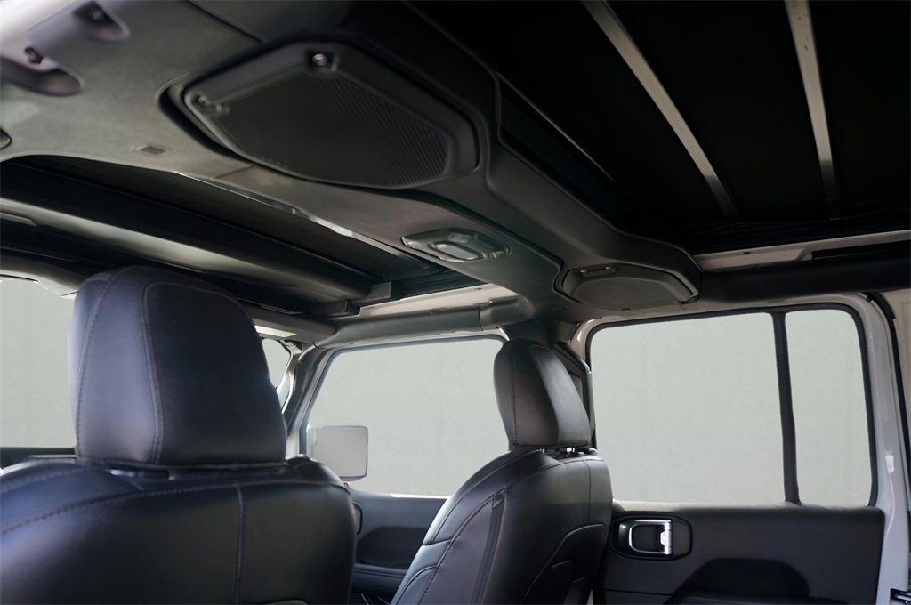 Used 2023 Jeep Wrangler Sahara image 15