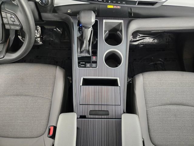 Used 2025 Toyota Sienna LE FWD image 26