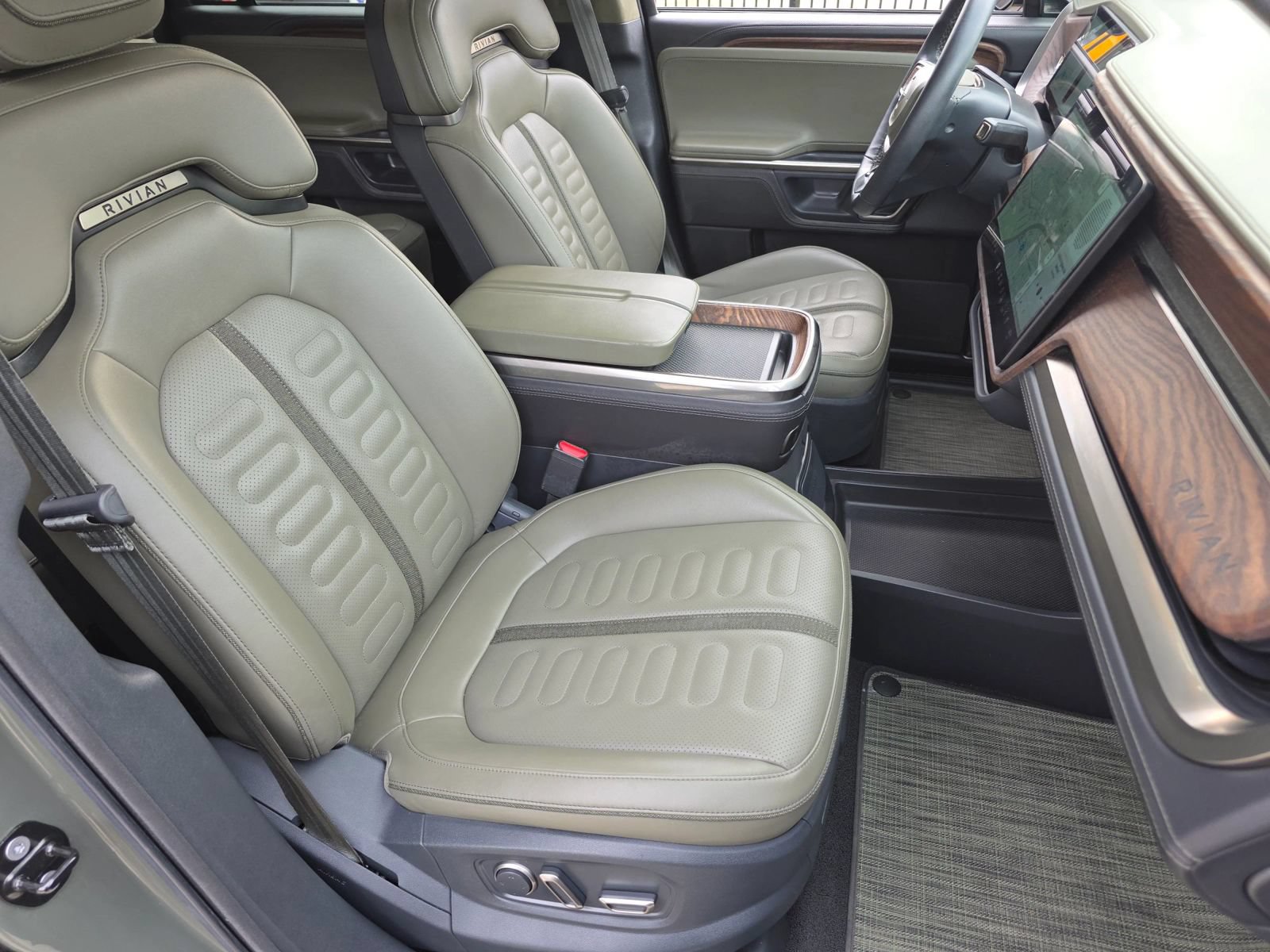 Used 2023 Rivian R1S Launch Edition Quad AWD/4WD image 30