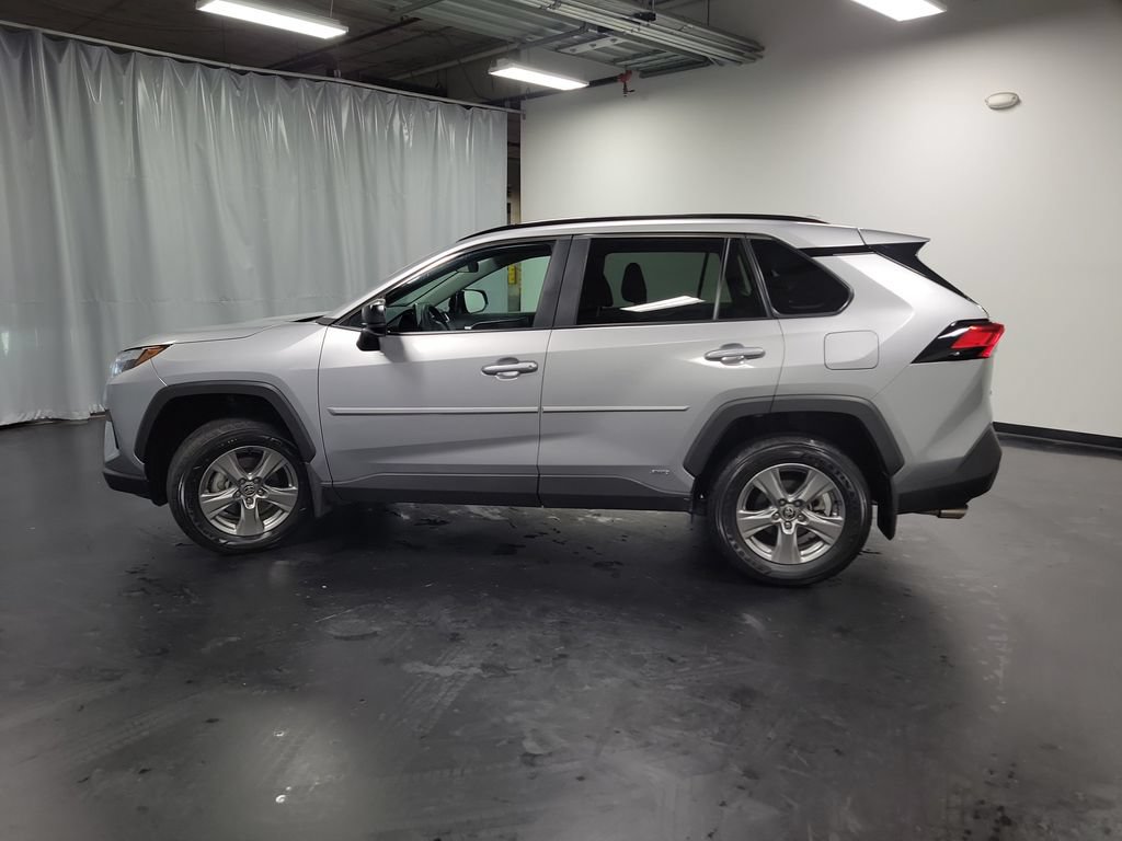 Used 2025 Toyota RAV4 LE AWD/4WD image 5
