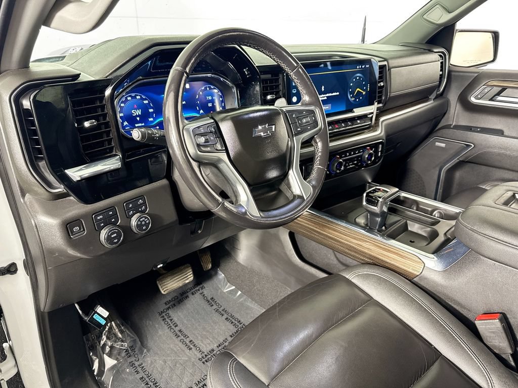 Used 2022 Chevrolet Silverado 1500 LT Trail Boss w/ LT Trail Boss Premium Package AWD/4WD image 9