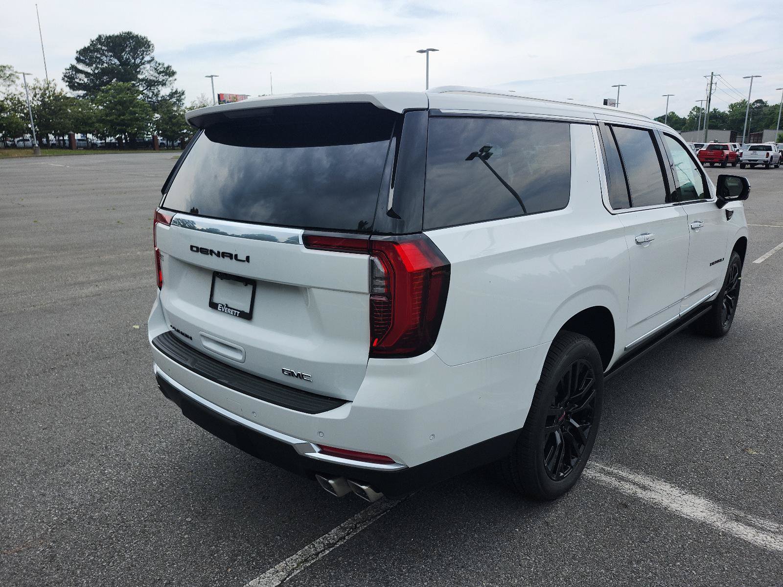 New 2026 GMC Yukon XL Denali w/ Denali Reserve Package AWD/4WD image 3
