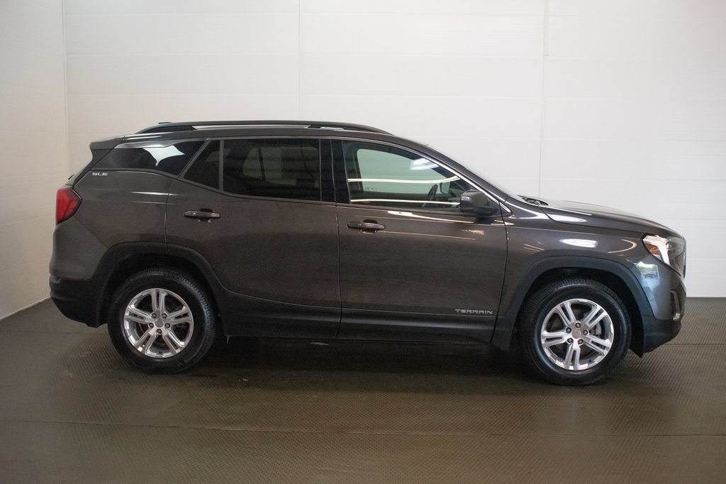 Used 2020 GMC Terrain SLE w/ Driver Convenience Package AWD/4WD image 3