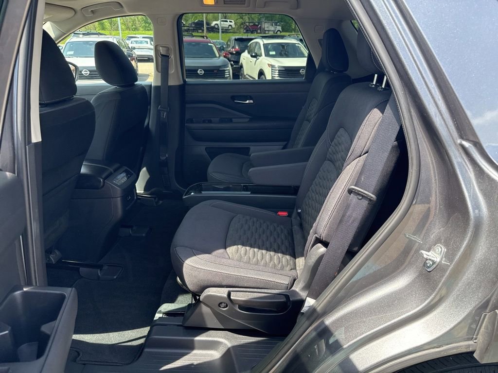 Used 2022 Nissan Pathfinder SV w/ SV Premium Package AWD/4WD image 36