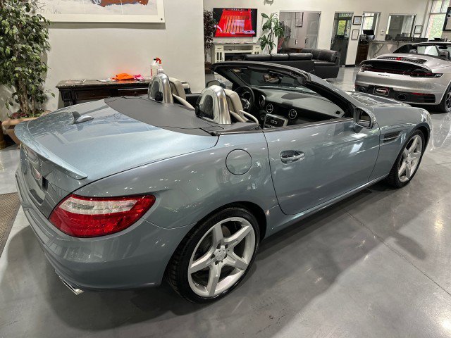 Used 2013 Mercedes-Benz SLK 250 image 2