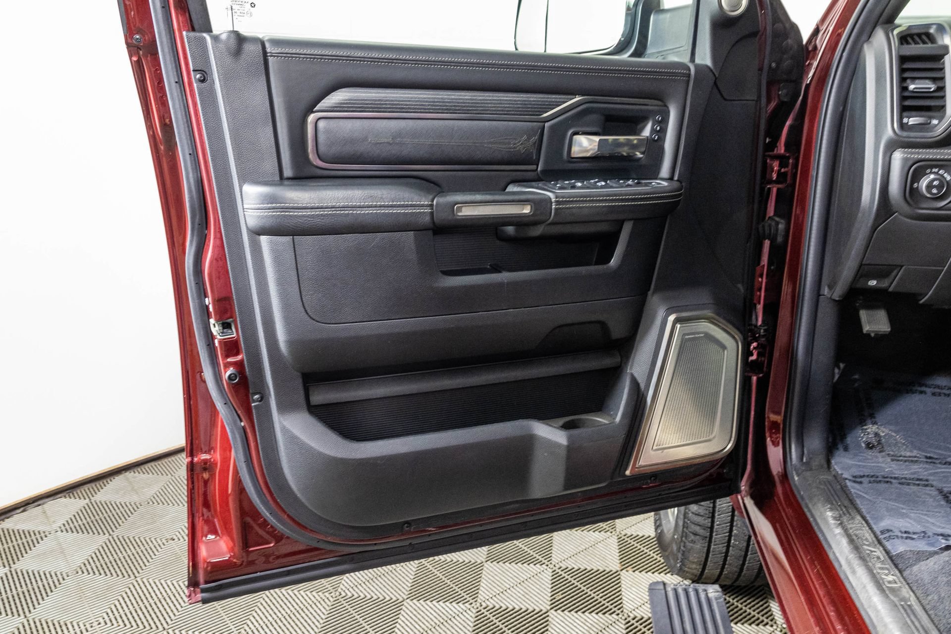 Used 2019 RAM 3500 Limited AWD/4WD image 38