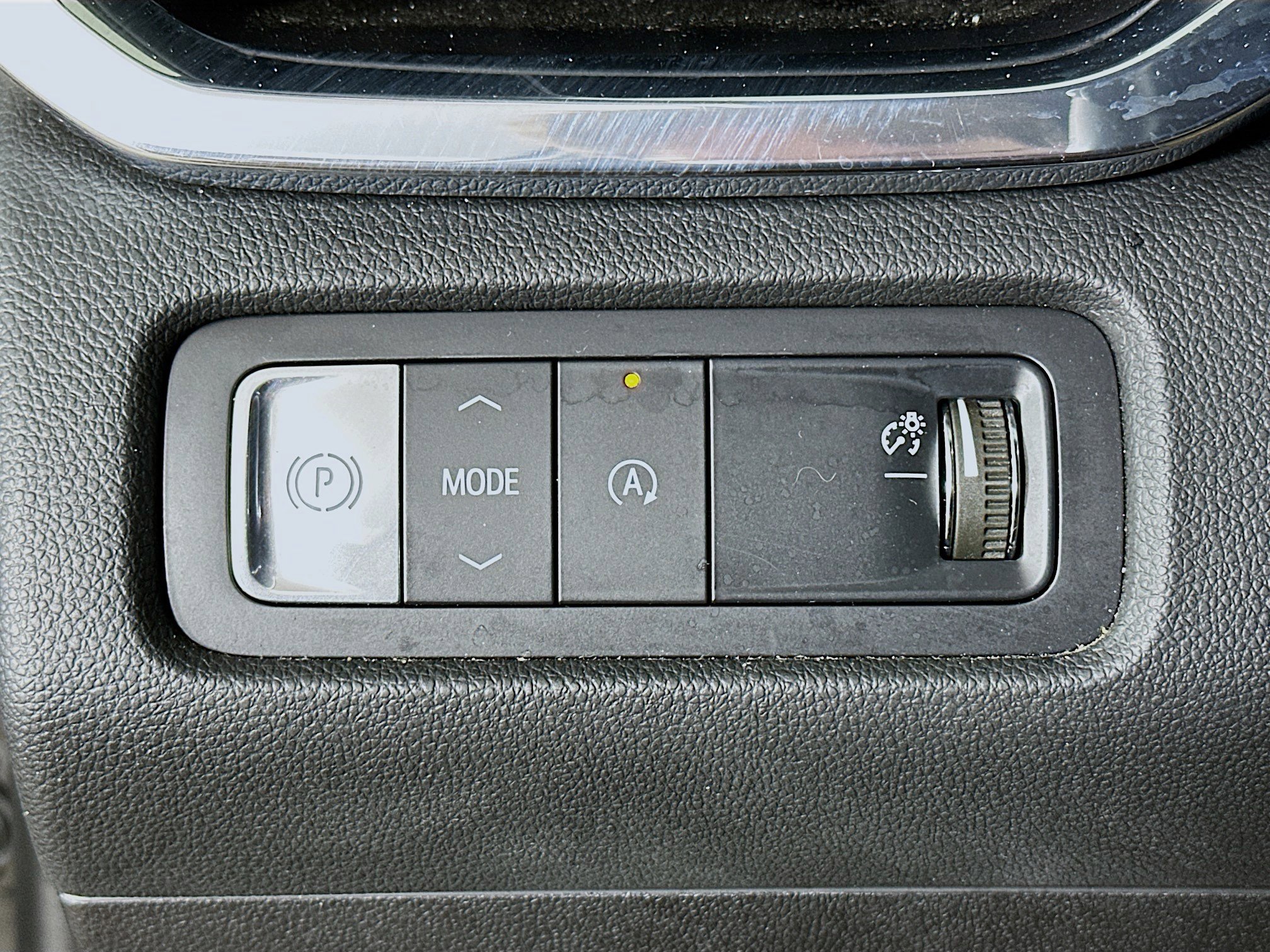 Used 2025 GMC Acadia Elevation image 17