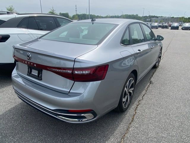 Used 2025 Volkswagen Jetta SEL image 4