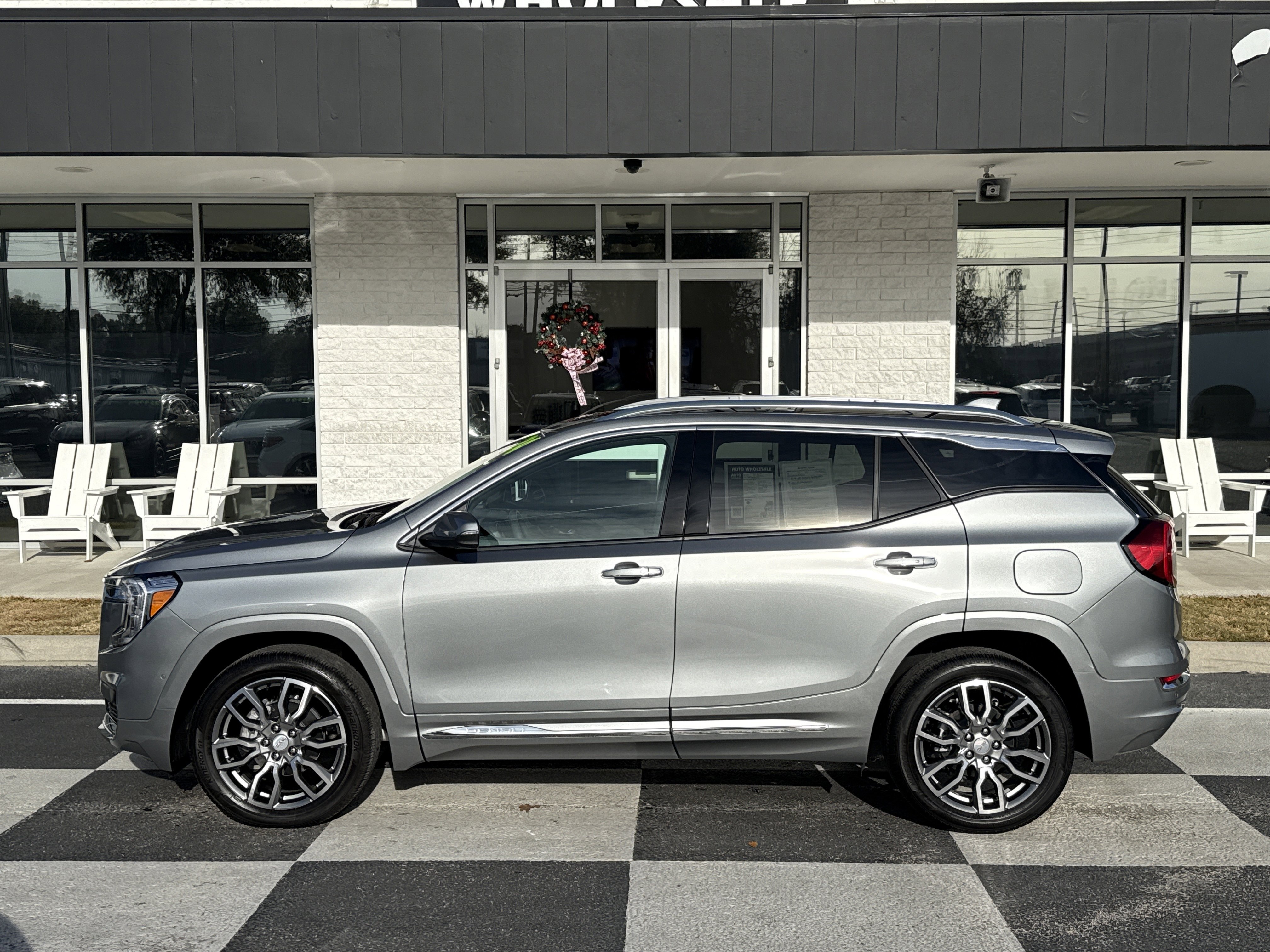 Used 2024 GMC Terrain Denali w/ Denali Premium Package image 1
