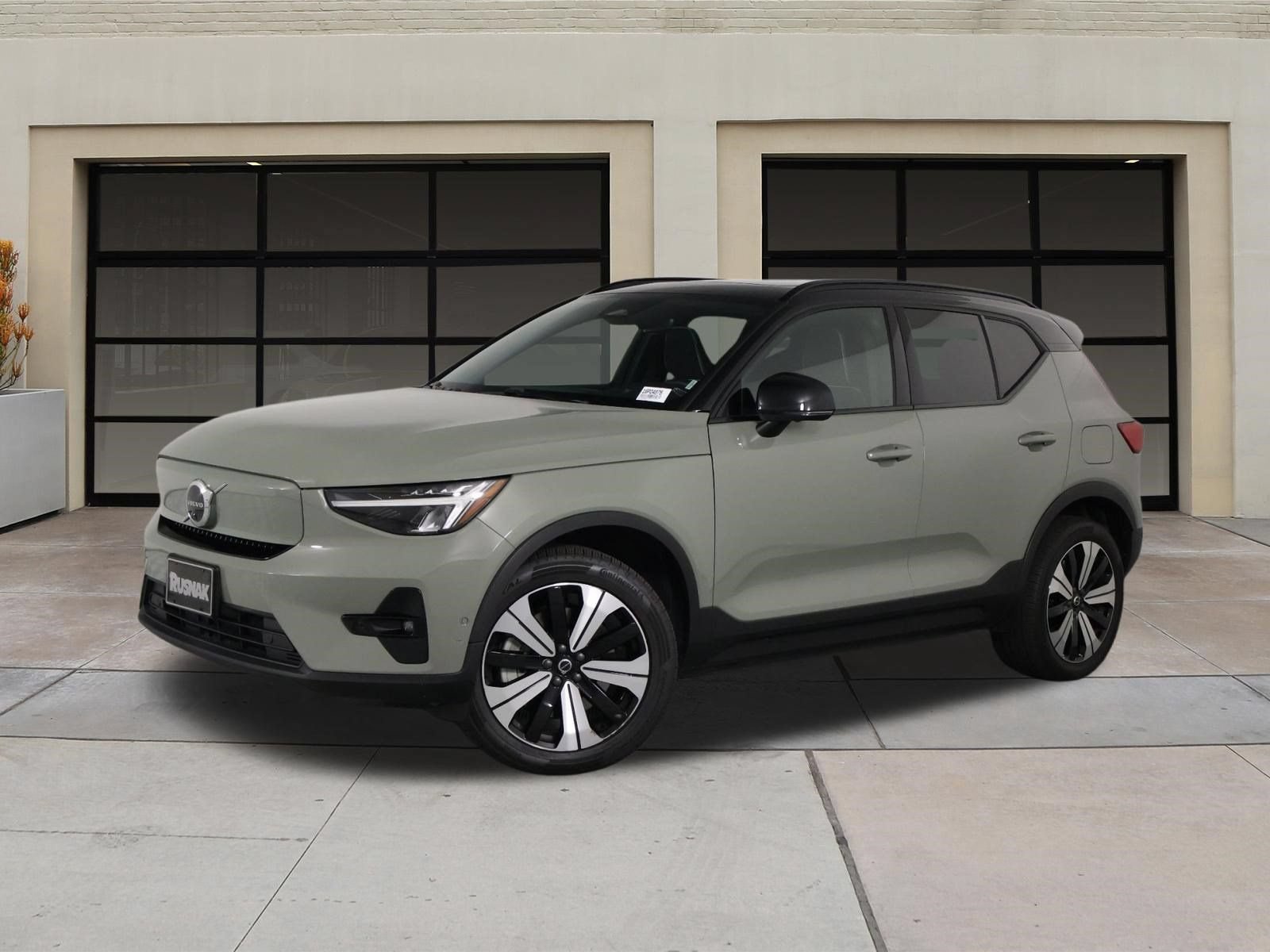 Used 2023 Volvo XC40 Recharge Plus w/ Protection Package Premier AWD/4WD image 3