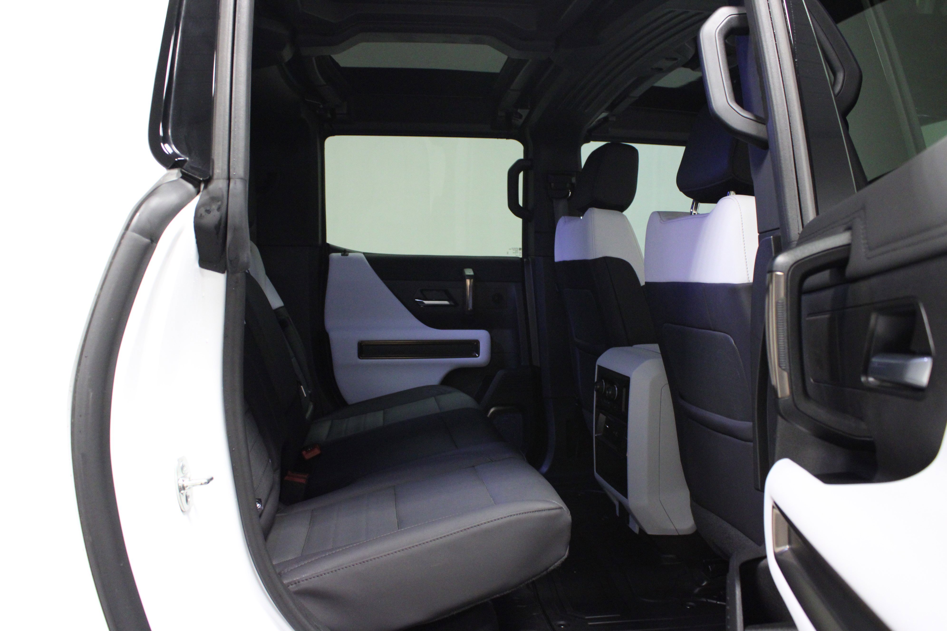 Used 2025 GMC Hummer EV 2X w/ LPO, Sport Package image 15