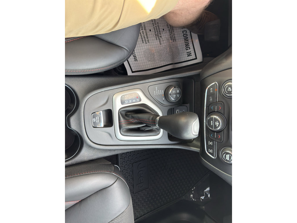 Used 2018 Jeep Cherokee Trailhawk w/ Comfort/Convenience Group image 16