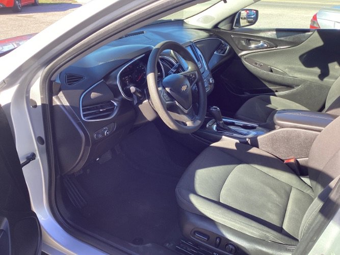 Used 2018 Chevrolet Malibu LT image 4