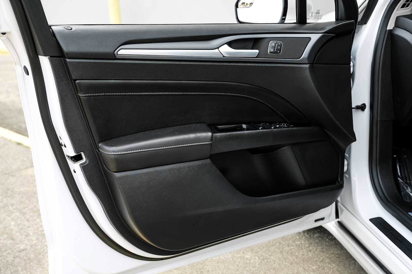 Used 2014 Ford Fusion Energi Titanium image 41