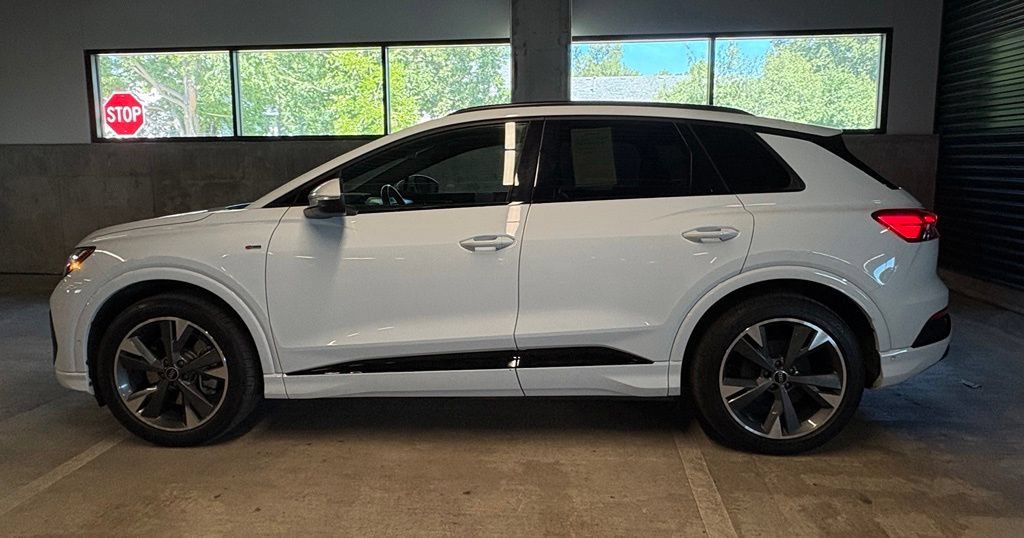 Used 2024 Audi Q4 e-tron Premium Plus w/ Premium Plus AWD/4WD image 2