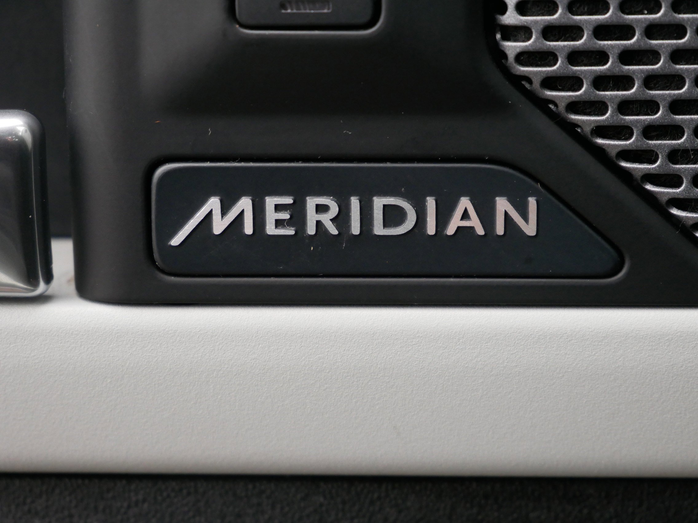 Used 2020 Land Rover Defender 110 SE image 20