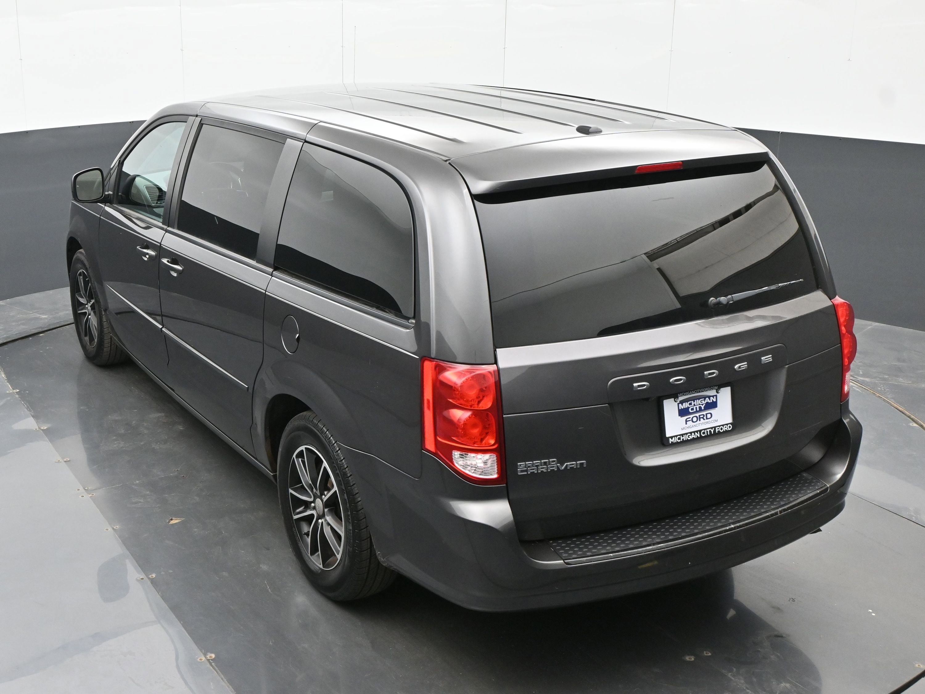 Used 2015 Dodge Grand Caravan SXT w/ Blacktop Package image 34