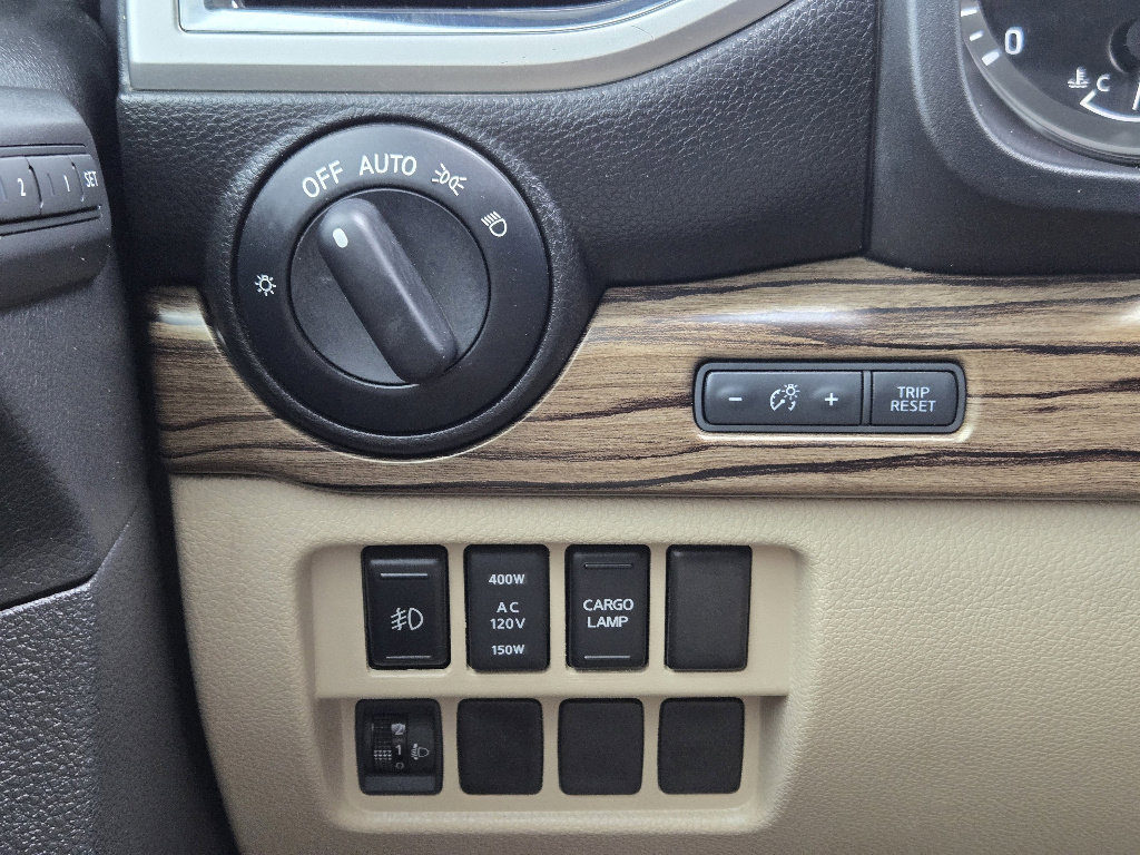 Used 2017 Nissan Titan SL image 24