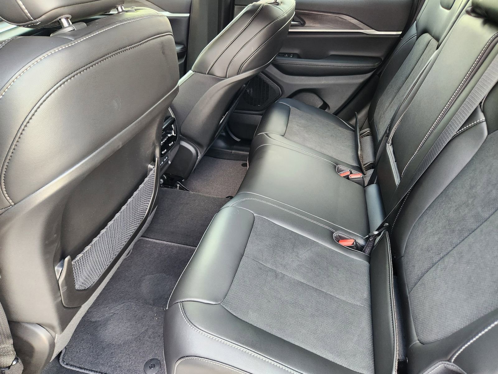 New 2026 Jeep Grand Cherokee Altitude AWD/4WD image 23