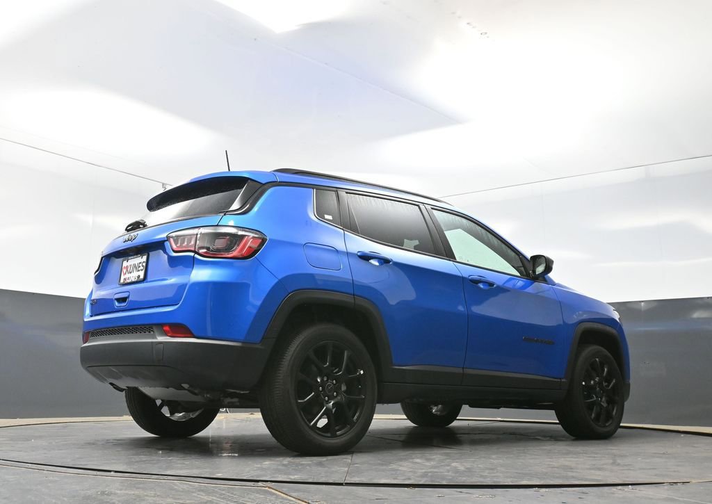 Used 2025 Jeep Compass Latitude w/ Altitude Special Edition AWD/4WD image 40
