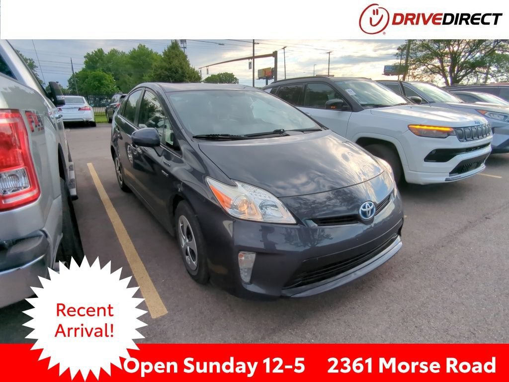 Used 2015 Toyota Prius Four w/ Four Season Floor Mat Package FWD image 1