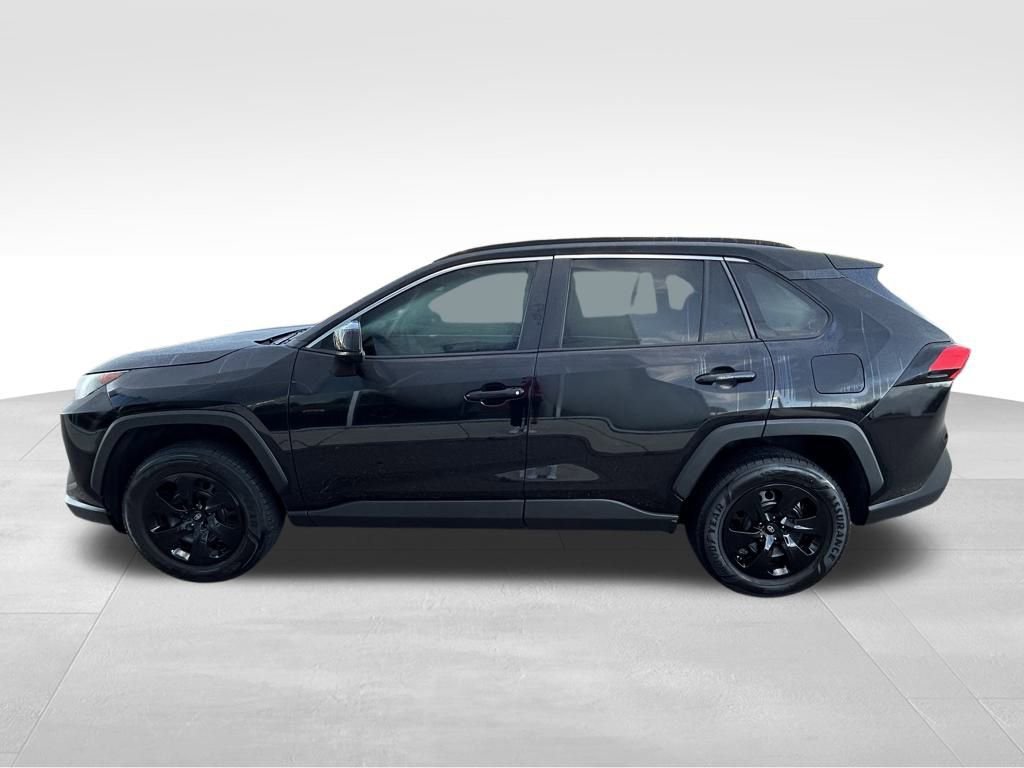 Used 2021 Toyota RAV4 LE image 7