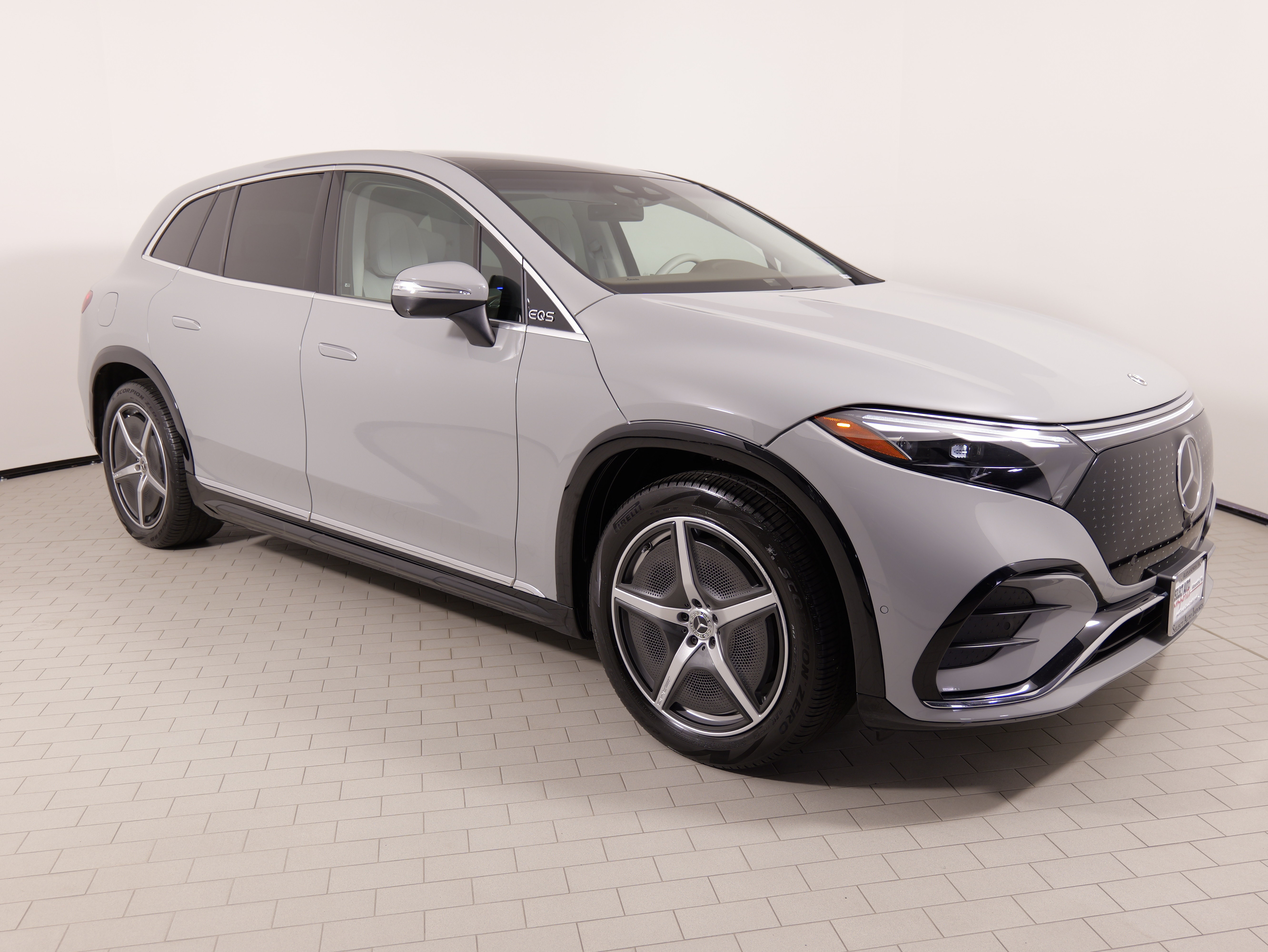 Used 2023 Mercedes-Benz EQS 580 4MATIC SUV image 8