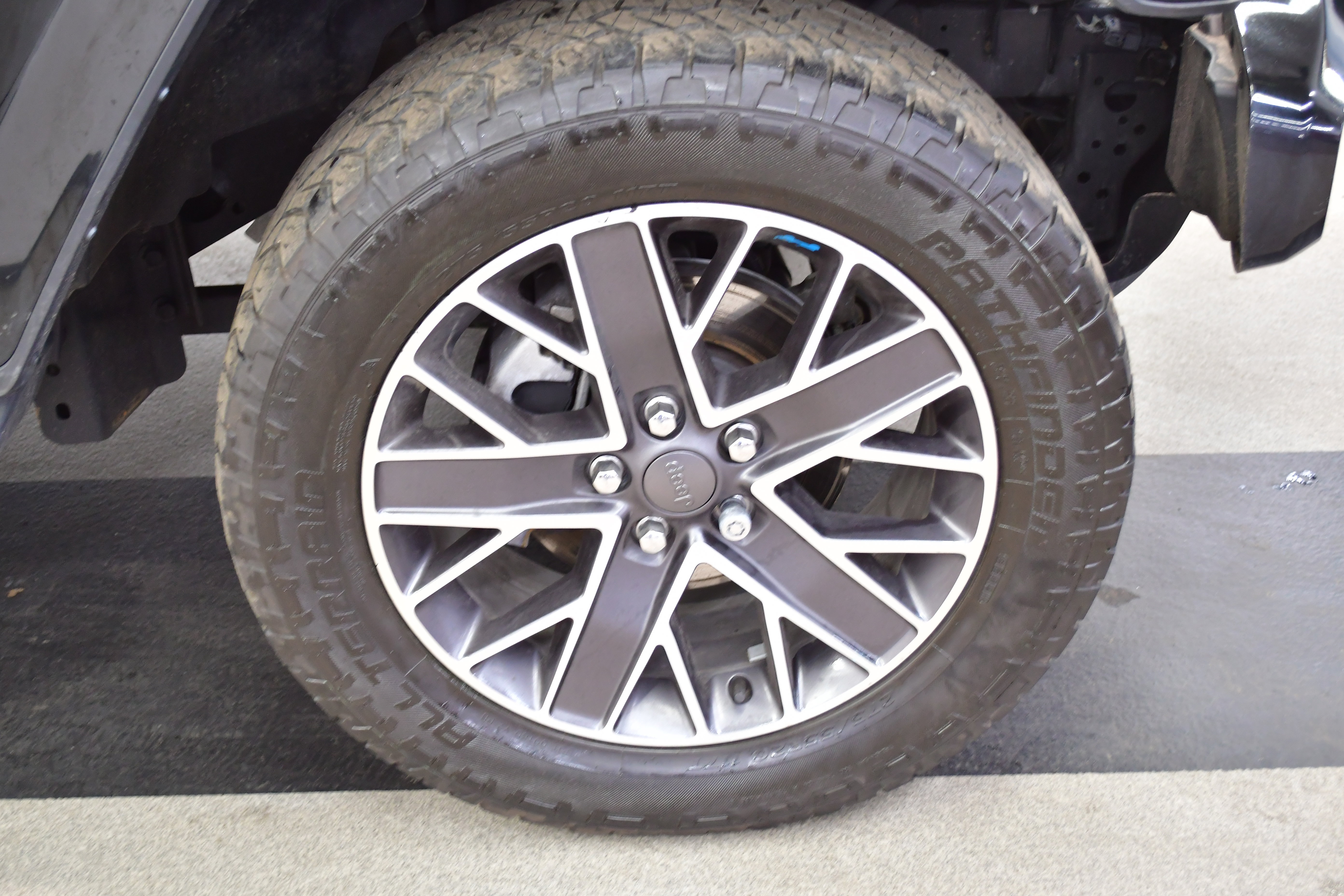 Used 2022 Jeep Wrangler Unlimited Sahara image 35