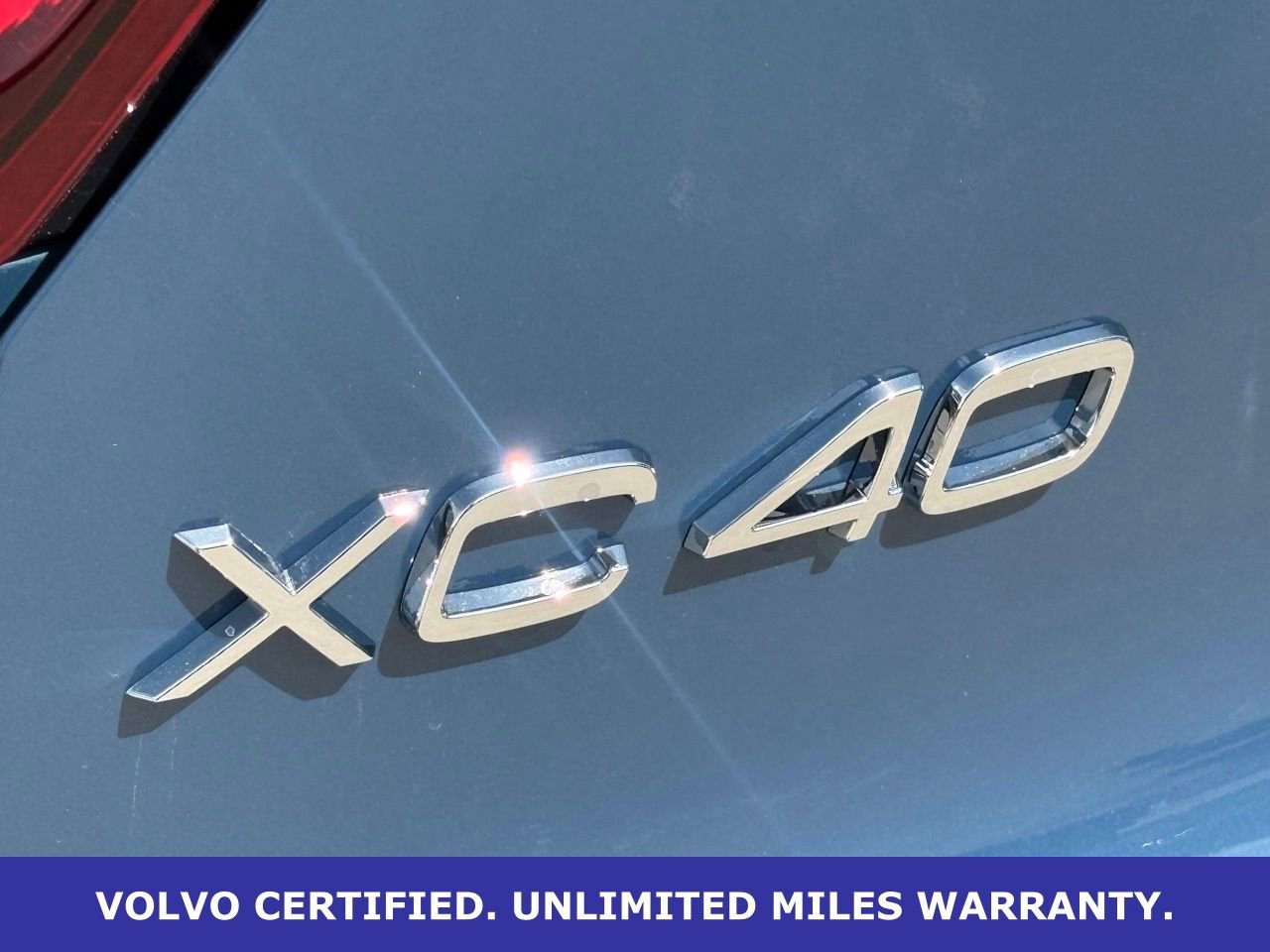 Certified 2025 Volvo XC40 B5 Plus AWD/4WD image 9