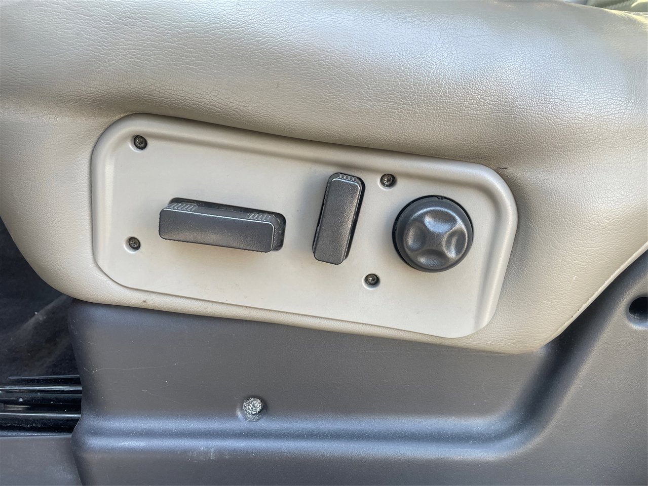 Used 2003 HUMMER H2 w/ Preferred Equipment Group image 21