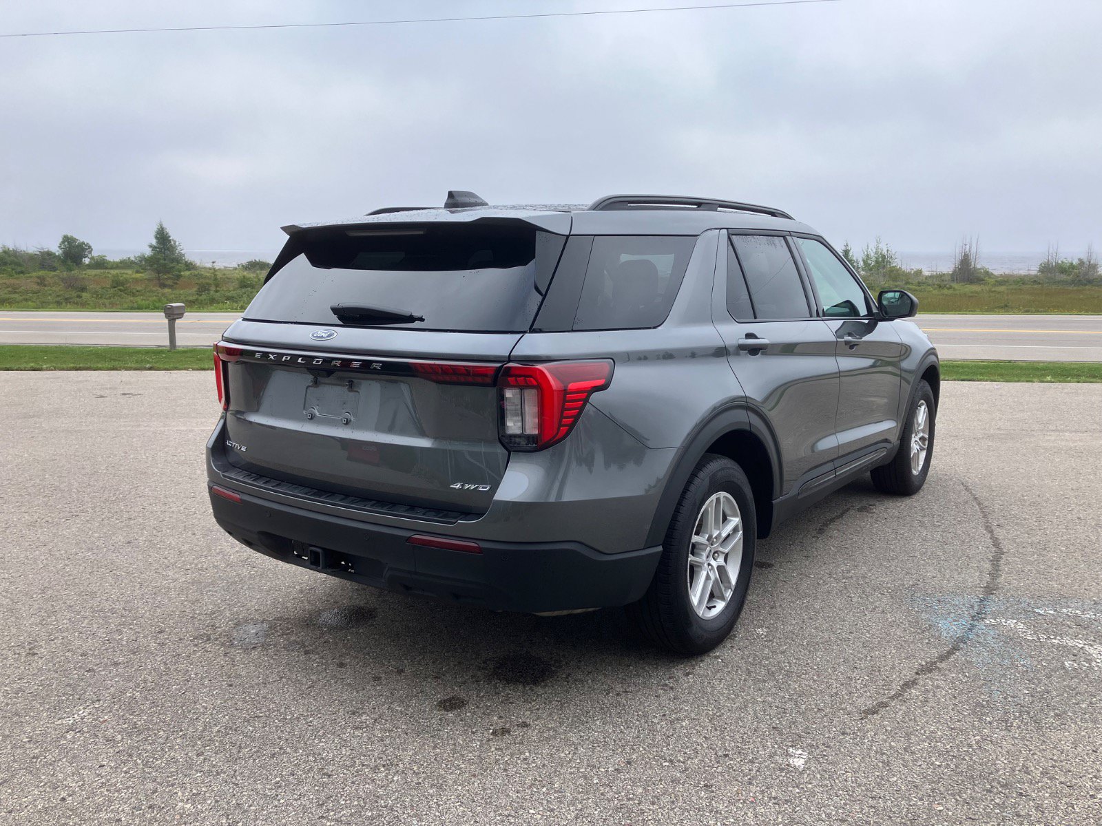 Used 2026 Ford Explorer Active AWD/4WD image 5