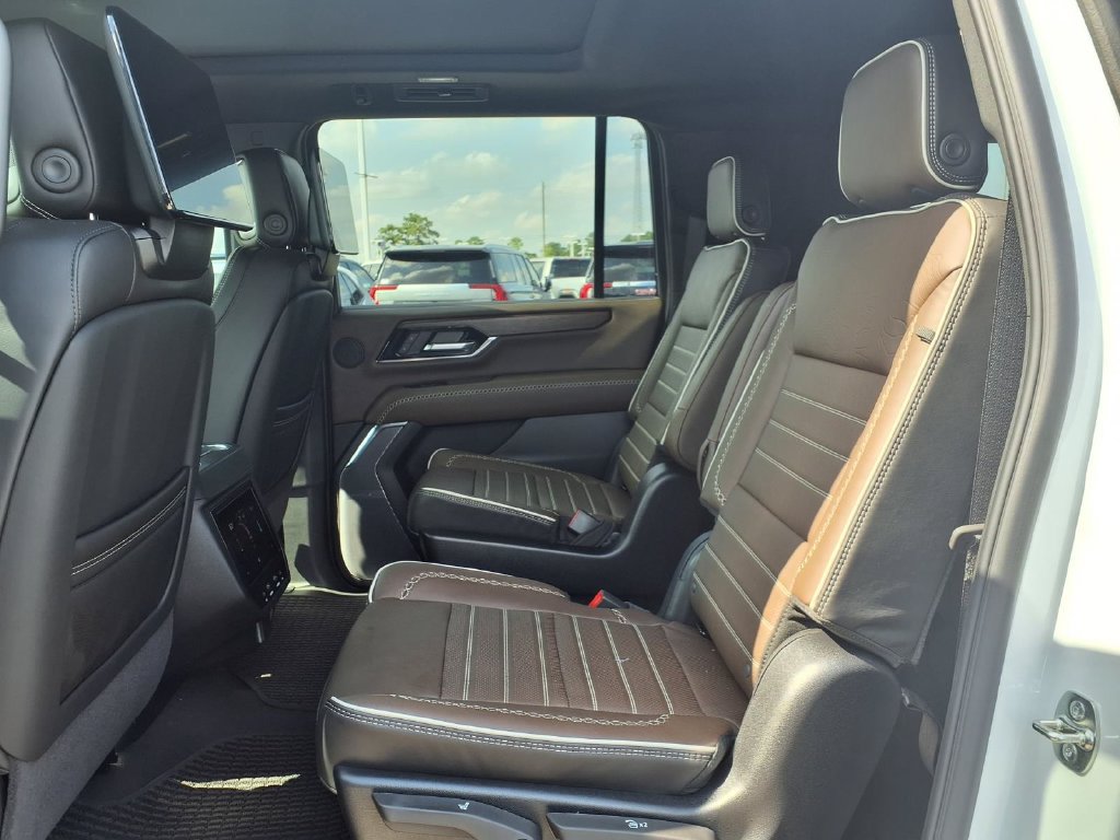 New 2027 GMC Yukon XL Denali Ultimate AWD/4WD image 13
